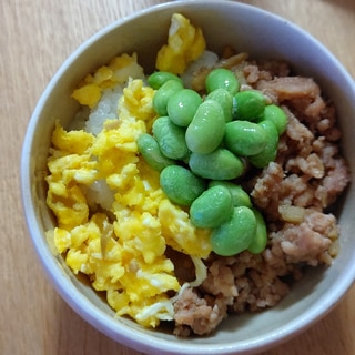 しょうがそぼろの三色丼